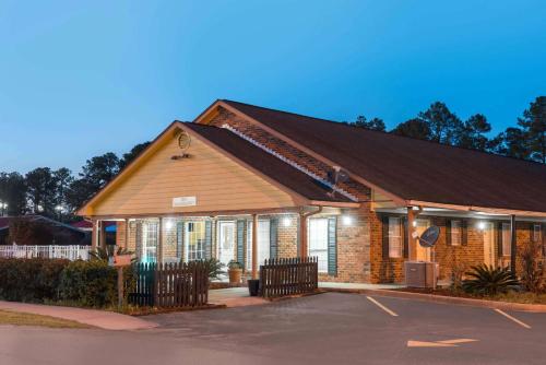 Travelodge by Wyndham Santee in Columbia