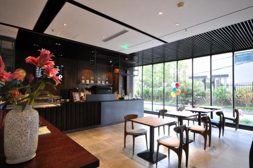 Gubei Garden Hotel Shanghai in New Hongqiao Commercial Center and Changning Gubei Garden Hotel Shanghai in New Hongqiao Commercial Center and Changning