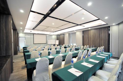 Gubei Garden Hotel Shanghai in New Hongqiao Commercial Center and Changning Gubei Garden Hotel Shanghai in New Hongqiao Commercial Center and Changning
