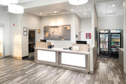 Lobby, Holiday Inn Express & Suites Memphis Arpt Elvis Presley Blv By IHG near Memphis International Airport Lobby, Holiday Inn Express & Suites Memphis Arpt Elvis Presley Blv By IHG near Memphis International Airport