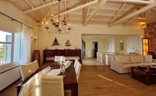 Luxurious Villa with Wonderful View in Alonissos Luxurious Villa with Wonderful View in Alonissos