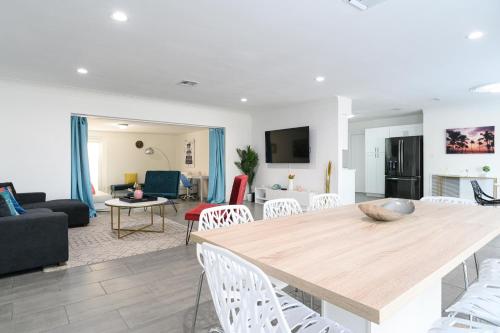 Luxury Casa 4 Bedrooms with Pool & Game Room 15 mins to Ocean near Waffle House Luxury Casa 4 Bedrooms with Pool & Game Room 15 mins to Ocean near Waffle House
