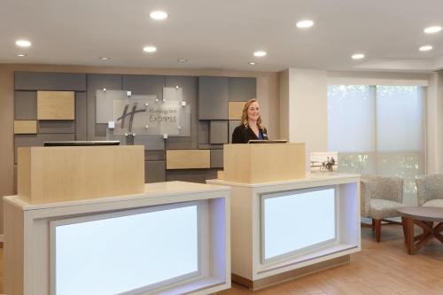 Vestíbulo, Holiday Inn Express Hartford South - Rocky Hill By IHG in Rocky Hill Vestíbulo, Holiday Inn Express Hartford South - Rocky Hill By IHG in Rocky Hill