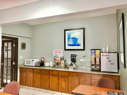 Essen und Erfrischungen, Americas Best Value Inn & Suites Yukon Oklahoma City in Yukon (OK) Essen und Erfrischungen, Americas Best Value Inn & Suites Yukon Oklahoma City in Yukon (OK)