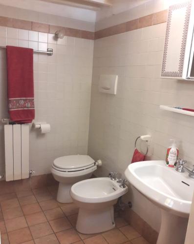 Bathroom, La Casa delle Viti in Sestri Levante Bathroom, La Casa delle Viti in Sestri Levante