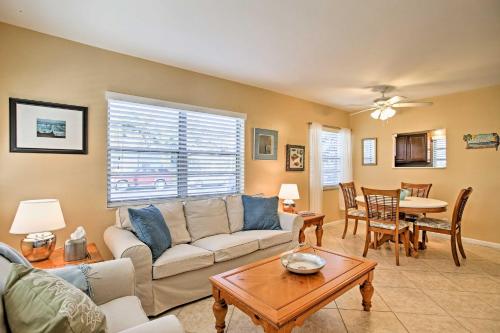 Charming 2BR Lake Worth Condo Steps from the Water in Hollywood