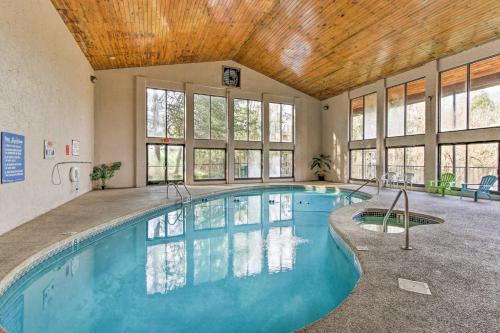 Spacious Resort Condo Central Locale by Dollywood