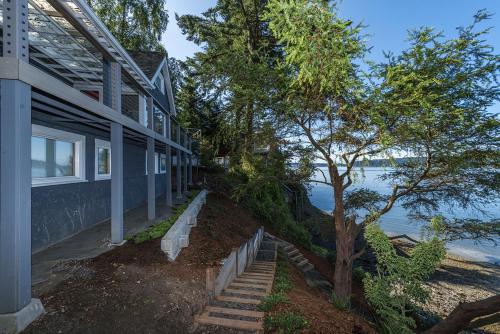 The Nest Gorgeous Waterfront La Conner Getaway! in La Conner (WA) The Nest Gorgeous Waterfront La Conner Getaway! in La Conner (WA)