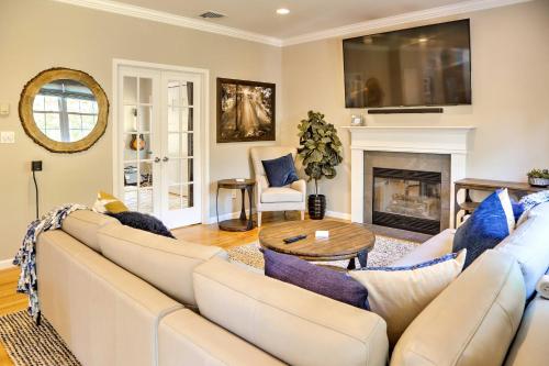 Colonial-Style Warwick Retreat - 1 Hour to NYC! in 格林伍德湖 (NY) Colonial-Style Warwick Retreat - 1 Hour to NYC! in 格林伍德湖 (NY)