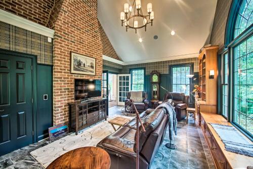 Extravagant Atglen Manor with Private 60-Acre Land! in 加普 (PA) Extravagant Atglen Manor with Private 60-Acre Land! in 加普 (PA)