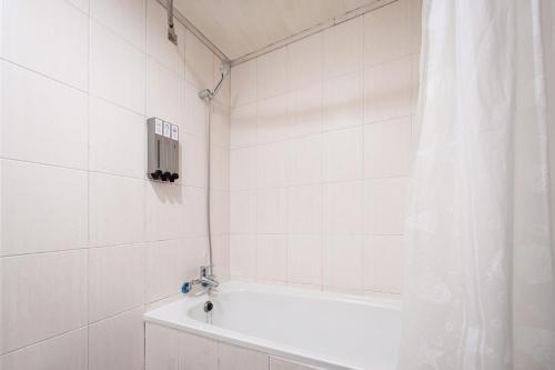 Bathroom, Peach Hotel near Nanliao Port Bathroom, Peach Hotel near Nanliao Port