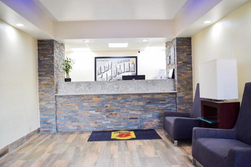 大堂, 羅列市中心南速8酒店 (Super 8 By Wyndham Raleigh Downtown South) in 羅列 (NC) 大堂, 羅列市中心南速8酒店 (Super 8 By Wyndham Raleigh Downtown South) in 羅列 (NC)