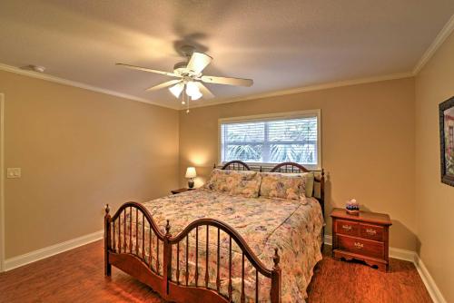 Crystal River Cottage on 1 Acre with Deck and Porch! in Inglis (FL) Crystal River Cottage on 1 Acre with Deck and Porch! in Inglis (FL)