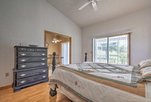 Spring Hill Home with Lanai about 1 Mi to Weeki Wachee in Spring Hill (FL) Spring Hill Home with Lanai about 1 Mi to Weeki Wachee in Spring Hill (FL)