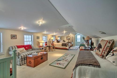 Historic Bradford Home - 8 Miles to Mt Sunapee! in Brattleboro (VT) Historic Bradford Home - 8 Miles to Mt Sunapee! in Brattleboro (VT)