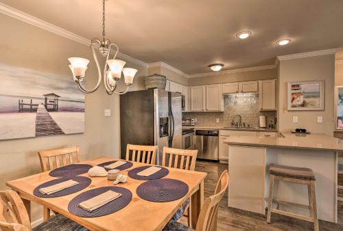 Port Aransas Condo with Pool Access Walk to Beach! in Port Aransas (TX) Port Aransas Condo with Pool Access Walk to Beach! in Port Aransas (TX)