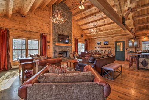 Cabin with Climbing Wall and Game Room, 5 Mi to Mt Snow