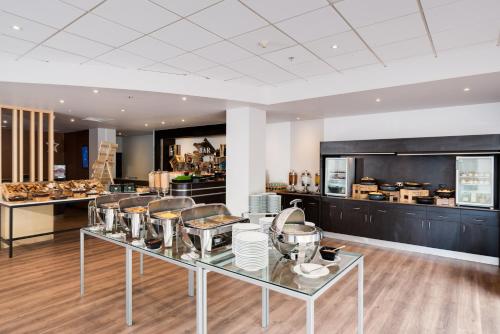 Food and beverages, ibis Rotorua in Rotorua Food and beverages, ibis Rotorua in Rotorua