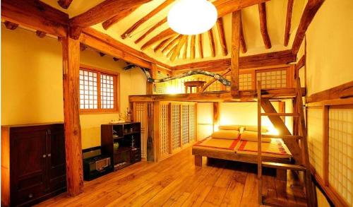 Hanok Story Guesthouse in Pungnam-dong Hanok Story Guesthouse in Pungnam-dong