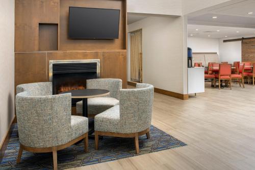 Lobi, Holiday Inn Express Hotel & Suites Annapolis By IHG in Annapolis (MD) Lobi, Holiday Inn Express Hotel & Suites Annapolis By IHG in Annapolis (MD)