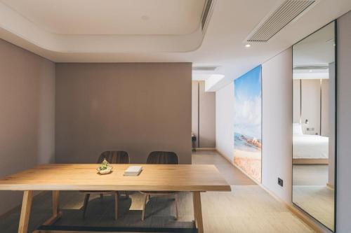 This photo about ATOUR S HOTEL SUN MOON LIGHT DAPU BRIDGE, SHANGHAI shared on HyHotel.com