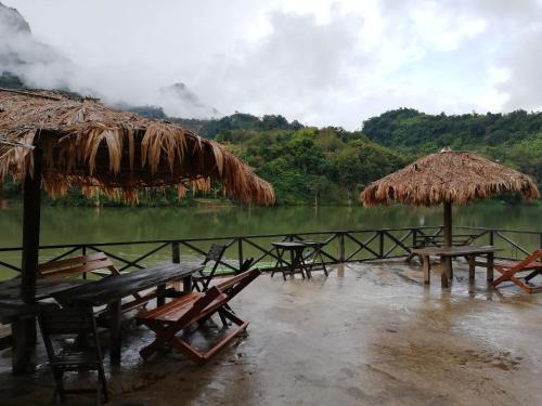 Nam Ou River Lodge in Nong Khiaw Nam Ou River Lodge in Nong Khiaw