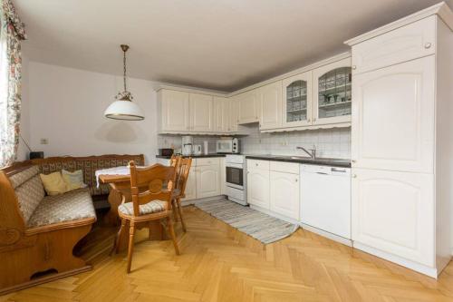 Schöne Ferienwohnung am Schlosspark (Schone Ferienwohnung am Schlosspark) in Bad Bruckenau Schöne Ferienwohnung am Schlosspark (Schone Ferienwohnung am Schlosspark) in Bad Bruckenau