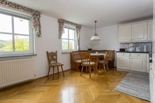 Schöne Ferienwohnung am Schlosspark (Schone Ferienwohnung am Schlosspark) in Bad Bruckenau Schöne Ferienwohnung am Schlosspark (Schone Ferienwohnung am Schlosspark) in Bad Bruckenau