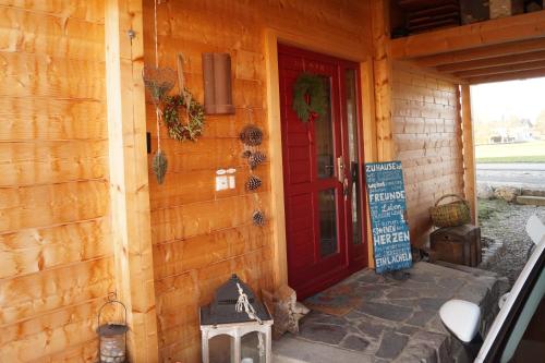 Entrance, Ferienwohnung im gemutlichen Blockhaus vor den Bergen in Fleschützen Entrance, Ferienwohnung im gemutlichen Blockhaus vor den Bergen in Fleschützen