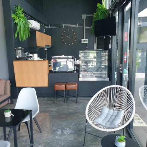 Bar/lounge, DE VINE HOUSE in Roi Et Bar/lounge, DE VINE HOUSE in Roi Et