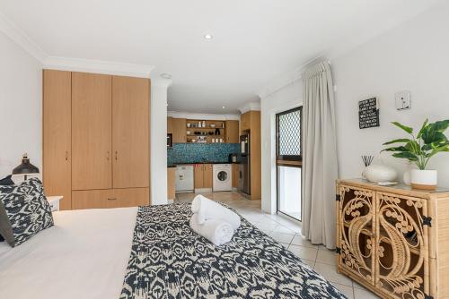 This photo about Bayview Beachfront Apartments shared on HyHotel.com