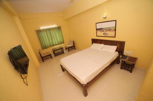 This photo about Hotel Kamat Plus shared on HyHotel.com
