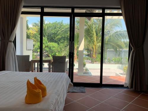 Soon Noeng Resort in Koh Rong Sanloem Soon Noeng Resort in Koh Rong Sanloem
