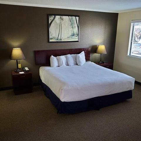 在meiguo.com看到的Sterling Hotel and Suites的介绍图片