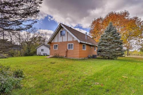 Walk to Green Lake and Beach Cozy Cabin with Deck in Oshkosh (WI) Walk to Green Lake and Beach Cozy Cabin with Deck in Oshkosh (WI)