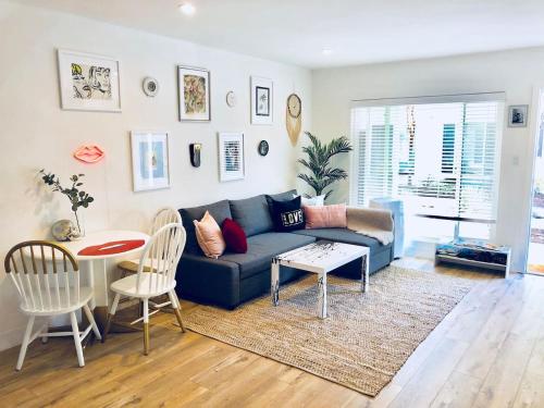 Hôtel ARTBNB // king beds // NEW // pool // BUSINESS // beach // LAX