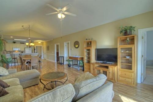 This photo about Magnolia Pointe 404 - 4861 shared on HyHotel.com