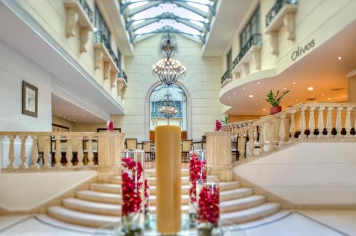 레스토랑, 래디슨 블루 마르티네즈 호텔 베이루트 (Radisson Blu Martinez Hotel Beirut) in 베이루트 레스토랑, 래디슨 블루 마르티네즈 호텔 베이루트 (Radisson Blu Martinez Hotel Beirut) in 베이루트