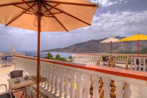 Erkély/terasz, Seva' s Studios in Tilos Erkély/terasz, Seva' s Studios in Tilos