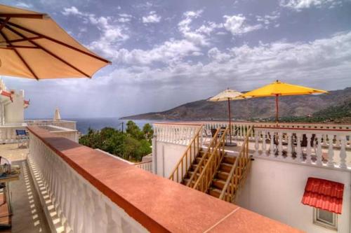 Erkély/terasz, Seva' s Studios in Tilos Erkély/terasz, Seva' s Studios in Tilos