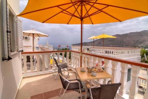 Erkély/terasz, Seva' s Studios in Tilos Erkély/terasz, Seva' s Studios in Tilos