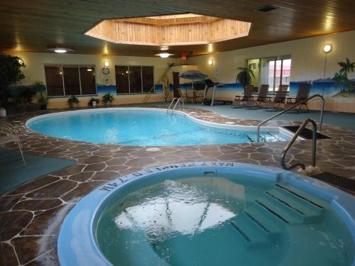 Swimming pool, Canway Inn & Suites in Dauphin Swimming pool, Canway Inn & Suites in Dauphin
