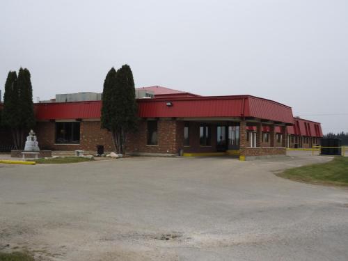 Entrance, Canway Inn & Suites in Dauphin Entrance, Canway Inn & Suites in Dauphin