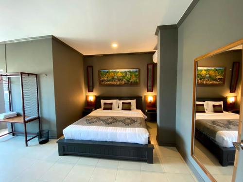 ประตูชัย เพลซ (Patuxay Place) in พาทูเซย์/วิคทอรี เกท ประตูชัย เพลซ (Patuxay Place) in พาทูเซย์/วิคทอรี เกท