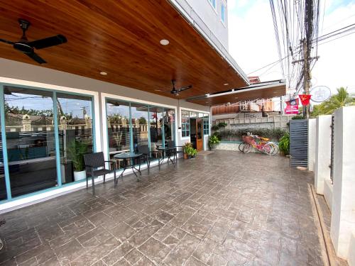 ประตูชัย เพลซ (Patuxay Place) in พาทูเซย์/วิคทอรี เกท ประตูชัย เพลซ (Patuxay Place) in พาทูเซย์/วิคทอรี เกท