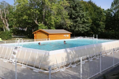 Úszómedence, Camping le Nid du Parc in Villars-les-Dombes Úszómedence, Camping le Nid du Parc in Villars-les-Dombes