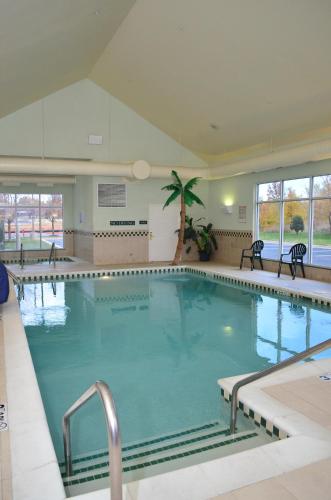 泳池, 本頓維爾南羅杰斯麗怡酒店 (Country Inn & Suites by Radisson, Bentonville South - Rogers, AR) in 洛傑斯 (AR) 泳池, 本頓維爾南羅杰斯麗怡酒店 (Country Inn & Suites by Radisson, Bentonville South - Rogers, AR) in 洛傑斯 (AR)