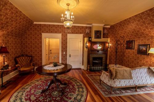 麥克勞德河旅館 - 民宿 (MCCLOUD RIVER INN - BED AND BREAKFAST) in 麥克勞德 (CA) 麥克勞德河旅館 - 民宿 (MCCLOUD RIVER INN - BED AND BREAKFAST) in 麥克勞德 (CA)