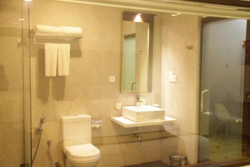Bathroom, City Hotel Colombo 02 in Union Place Bathroom, City Hotel Colombo 02 in Union Place