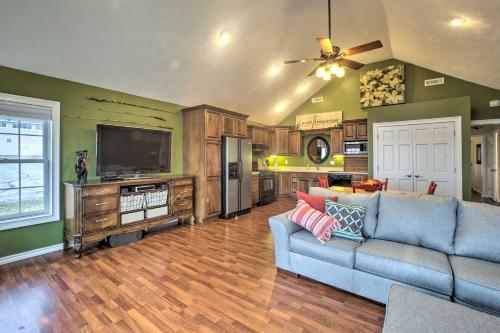 Riverfront Arkansas Retreat Near Fishing and Hiking! in 科特 (AR) Riverfront Arkansas Retreat Near Fishing and Hiking! in 科特 (AR)